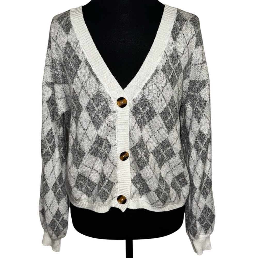 Maurice’s Large Argyle White Grey Buttoned Cardigan